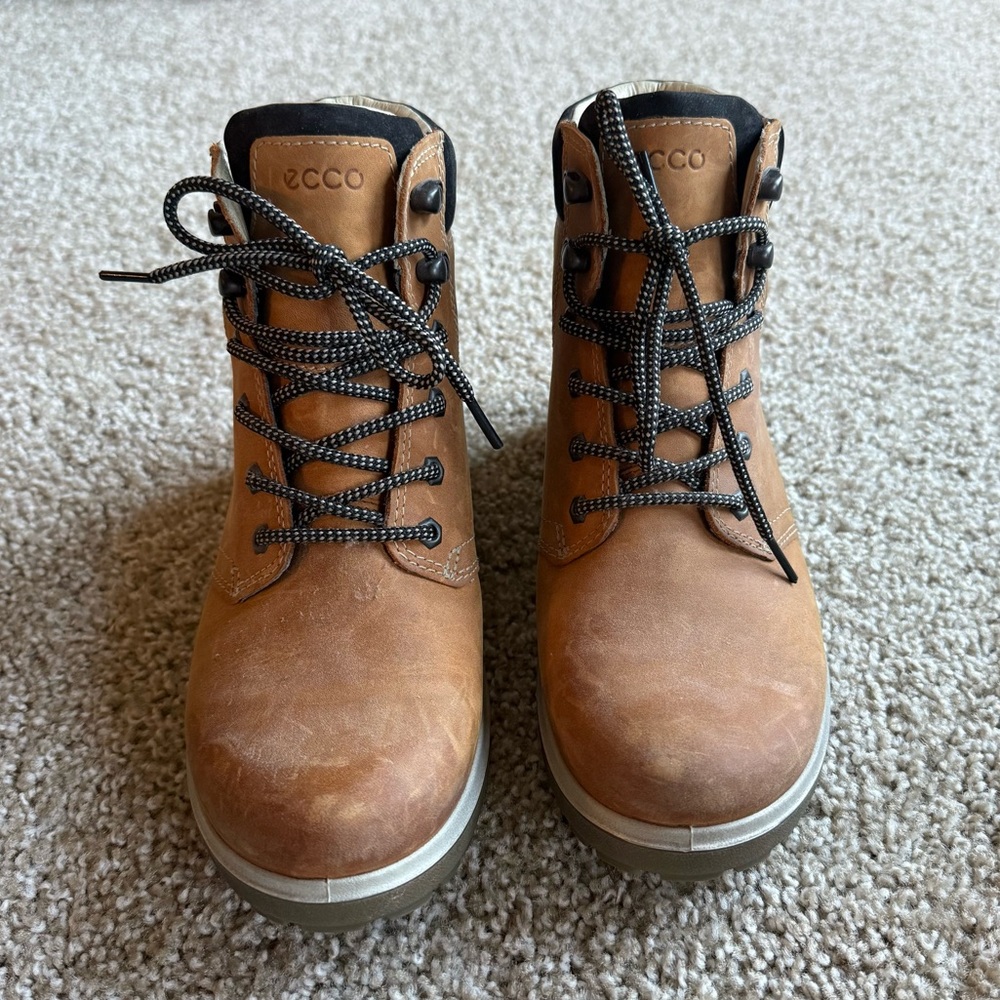 Ecco Tan Ankle Boots with Black Laces
